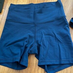 Aritzia biker shorts